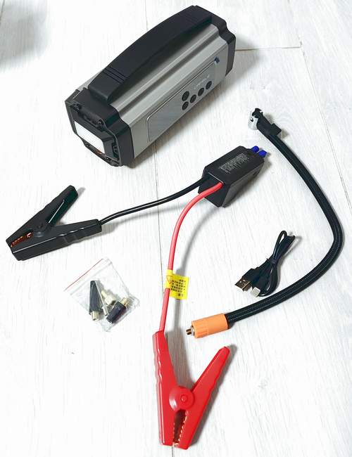 Автоняня CAFELE A712 Powerbank Jump Starter + автокомпрессор с электронным манометром и автоотключением + фонарь, аварийный свет + футляр