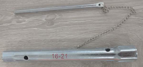 Ключ свечной двухсторонний трубчатый 16-21 (с цепочкой)