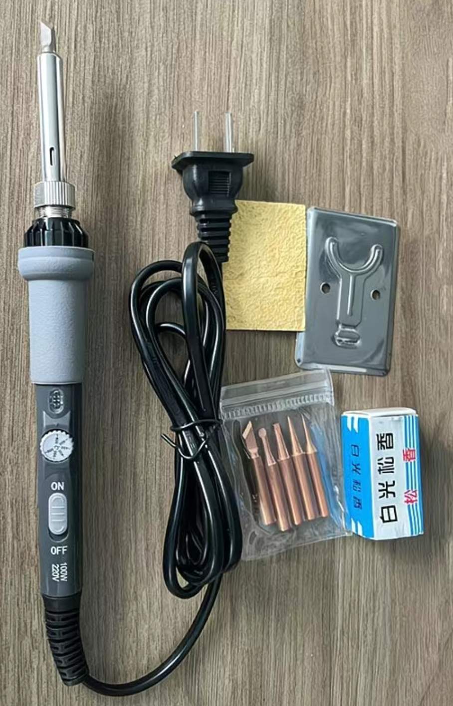 Паяльник с регулировкой температуры 300-600град. и сменными медными наконечниками 100W
