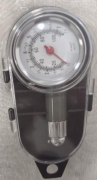 Манометр колёсный в черном пластиковом футляре