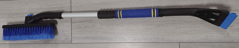 Щетка зимняя для снега со скребком разборная телескопическая 75-90см (синяя)