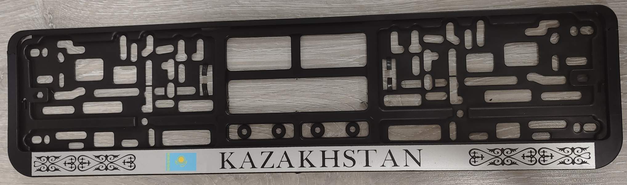 Рамка под номерной знак прямоугольная (пластик) KAZAKHSTAN черная