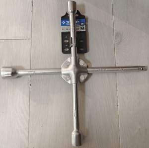 Ключ балонный крест усиленный 17х19х22-вороток 1/2`` ЗУБР (27547)